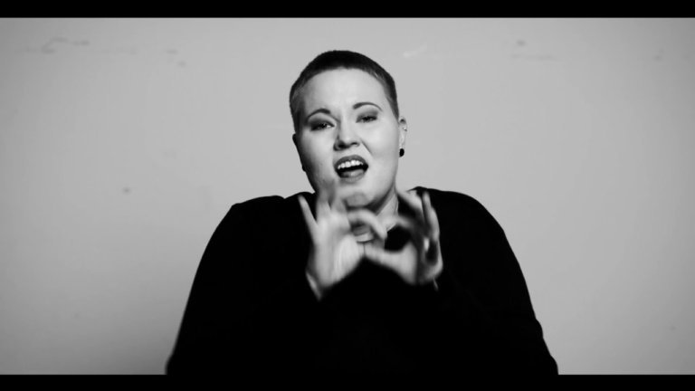 Musik in der Gebärdensprache – Laura M. Schwengber