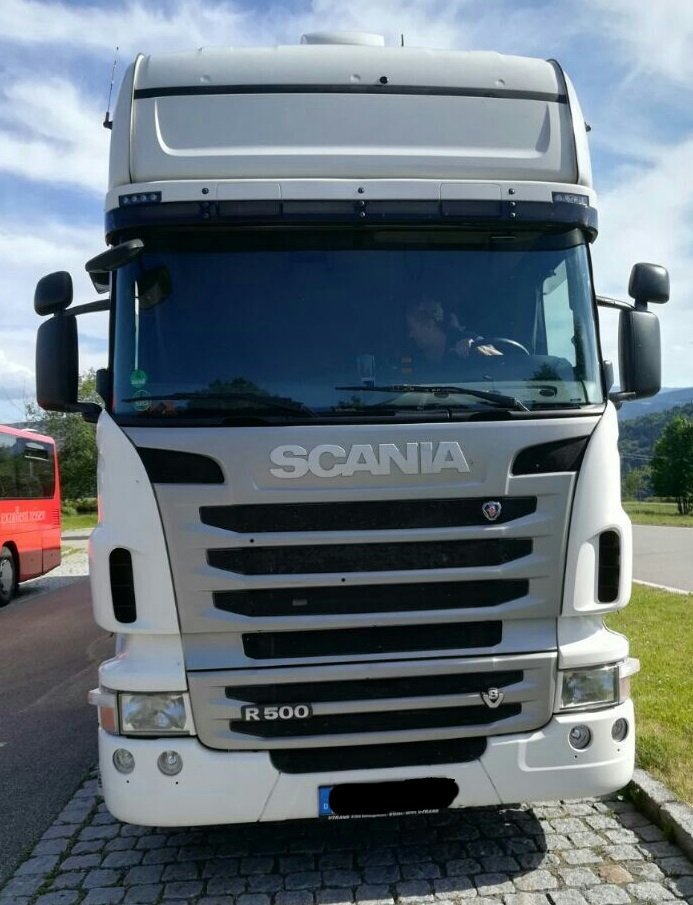 Verena Künne am Steuer ihres Trucks